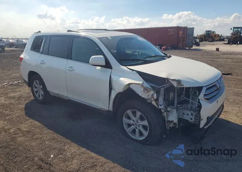 2013 Toyota Highlander Base z USA, uszkodzony, nr VIN 5TDZK3EH1DS107594